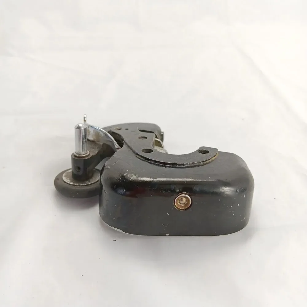 Sewing Machine Bobbin Winder Italy 21136 Unknow Brand